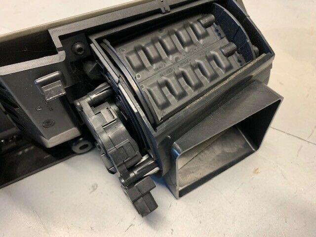 JAGUAR XF N/S PASSENGER SIDE DASH AIR VENT and DASH TRIM 2008-2015