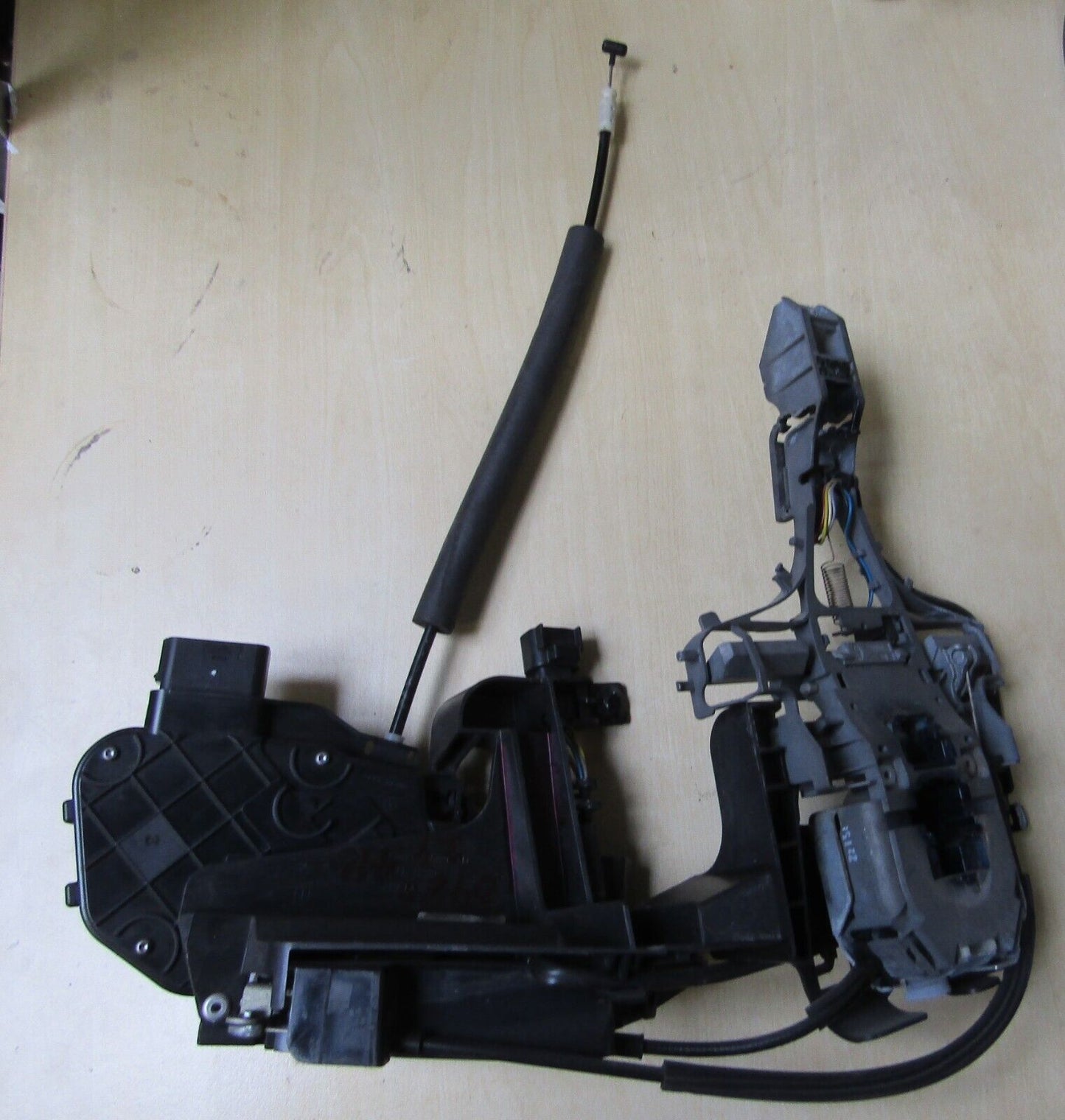 JAGUAR XF X250 PASSENGER LEFT FRONT DOOR LATCH LOCK 8X23-203A29 AD/AE (KEYLESS)