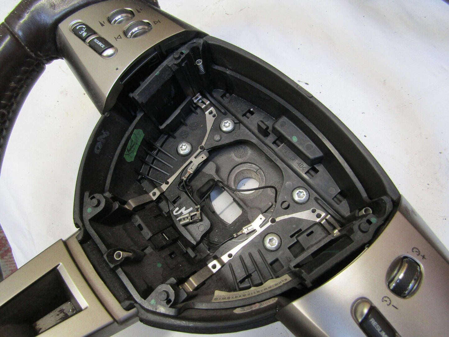 JAGUAR XF 08-12 MK1 (X250) 3 SPOKE MULTIFUNCTION STEERING WHEEL 8X23ABAMS BROWN