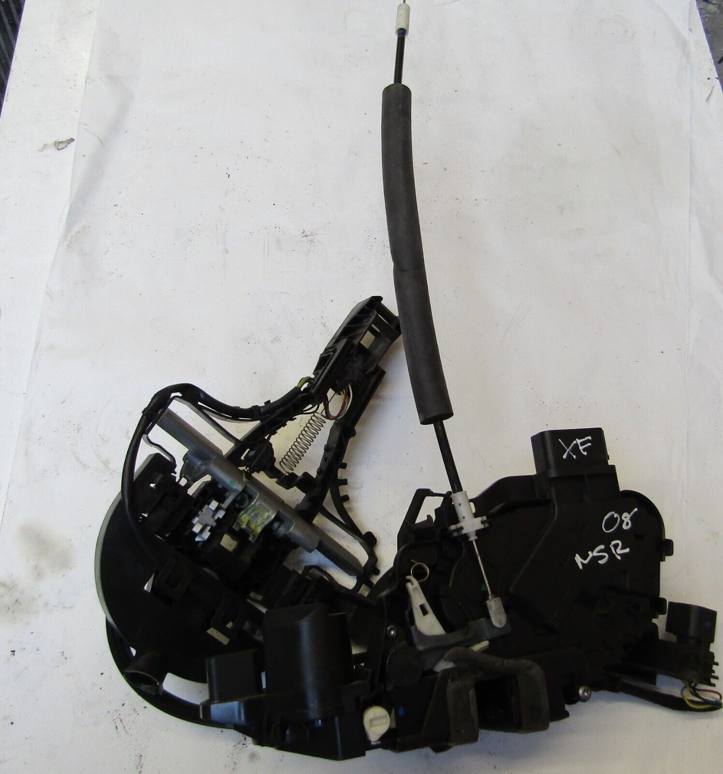 JAGUAR XF X250 PASSENGER LEFT REAR DOOR LATCH LOCK 8X23 24995 AD/AE (KEYLESS)