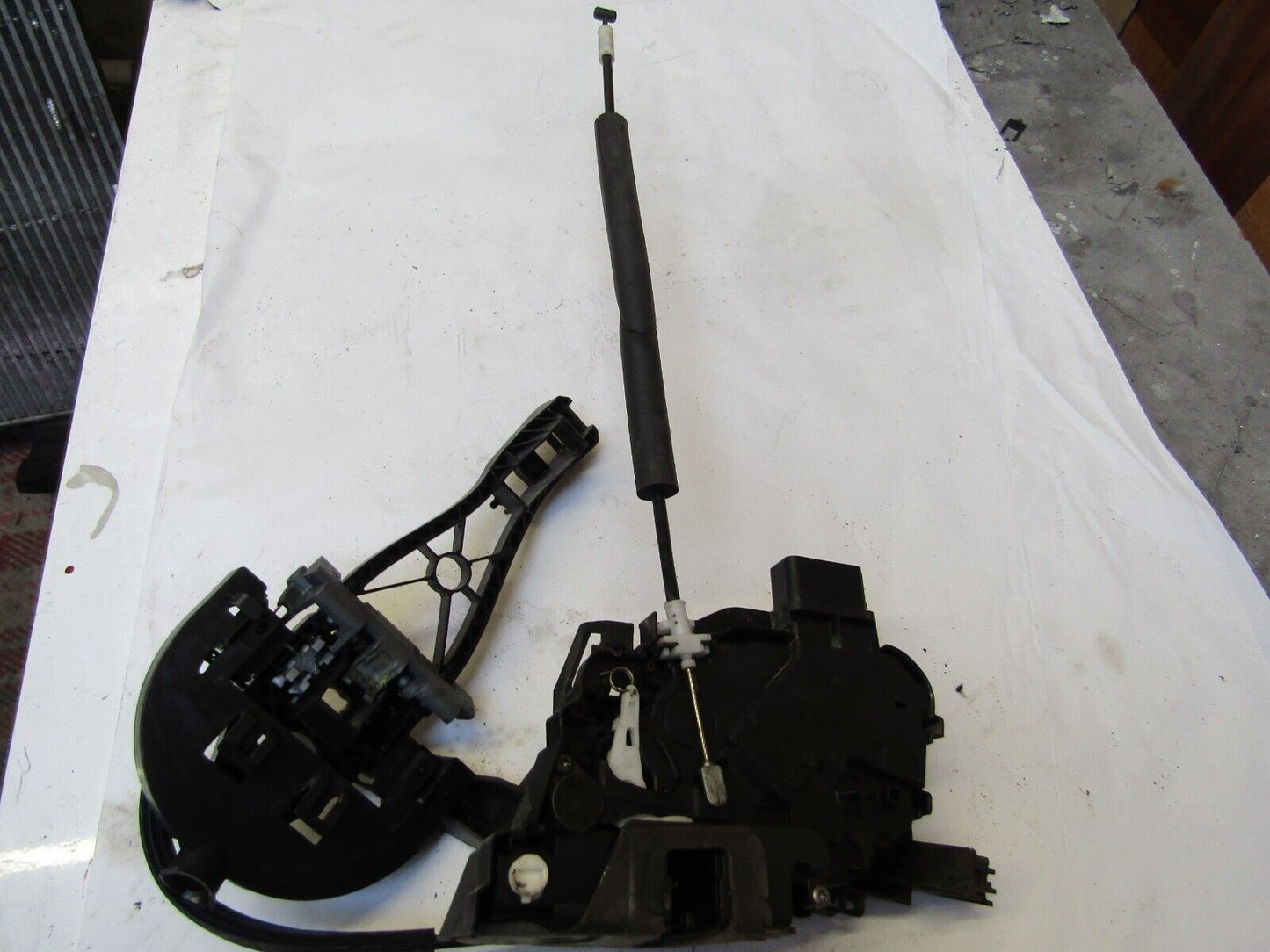 JAGUAR XF X250 N/S/R PASSENGER SIDE REAR DOOR LATCH LOCK 8X23-24995-CG/CF/CE/