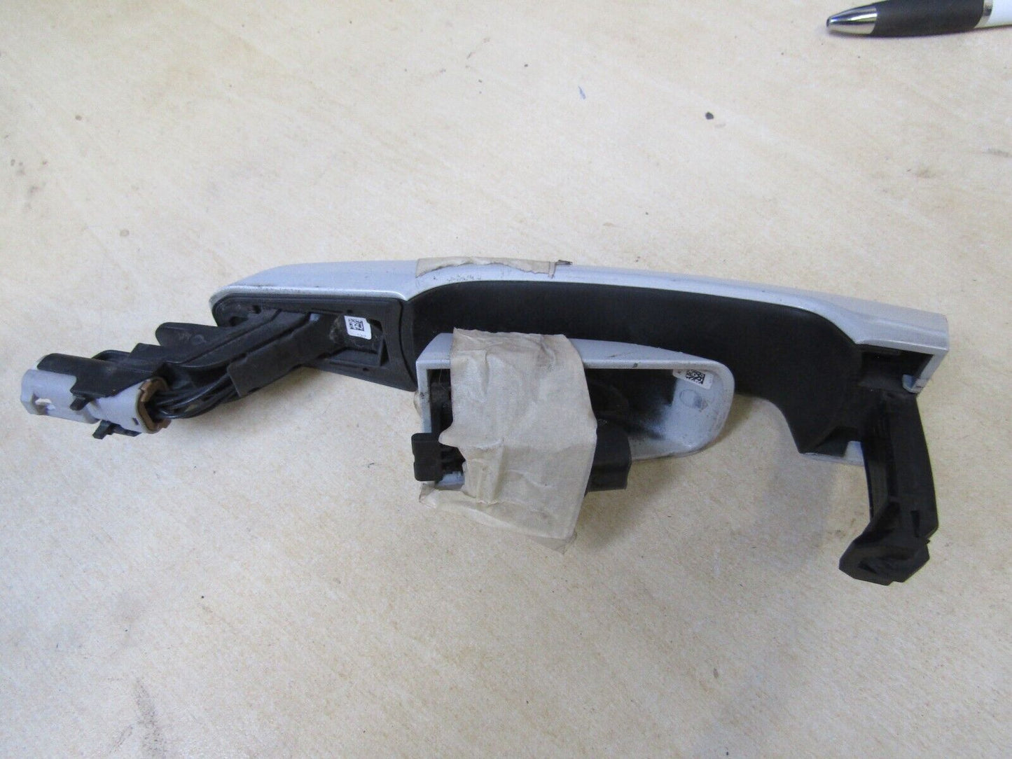 JAGUAR XF X260 NEAR SIDE FRONT PASSENGER OUTER DOOR HANDLE/BEZEL WHITE