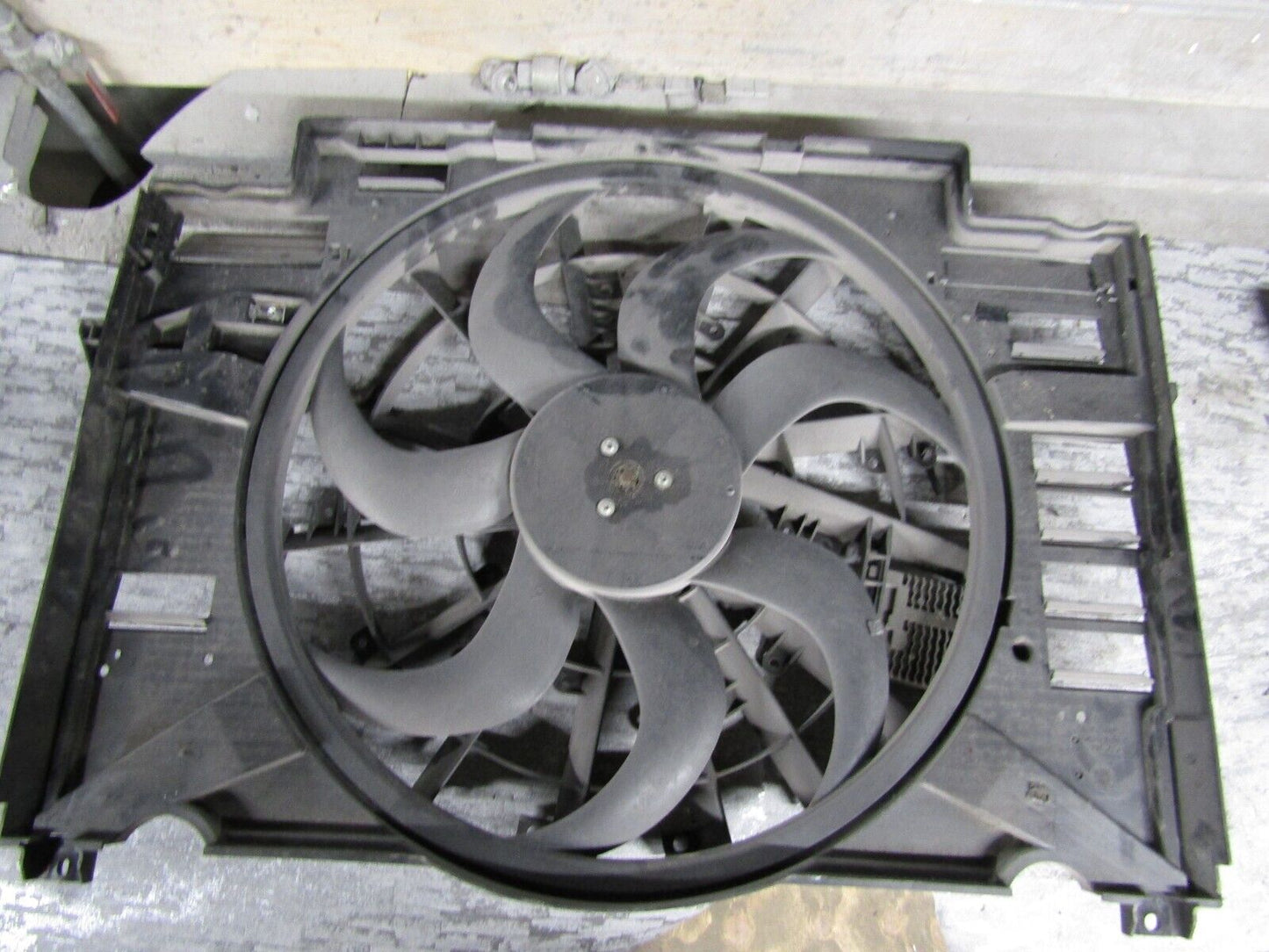 JAGUAR XE/XF 2.0 ENGINE RADIATOR COOLING FAN GX73-8C607-AE