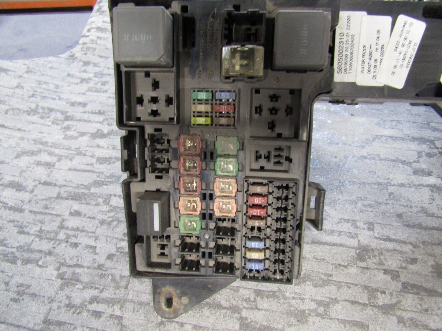 JAGUAR XF X250 2.7 Diesel Engine Bay mounted Fusebox 8X2T-14290-TD