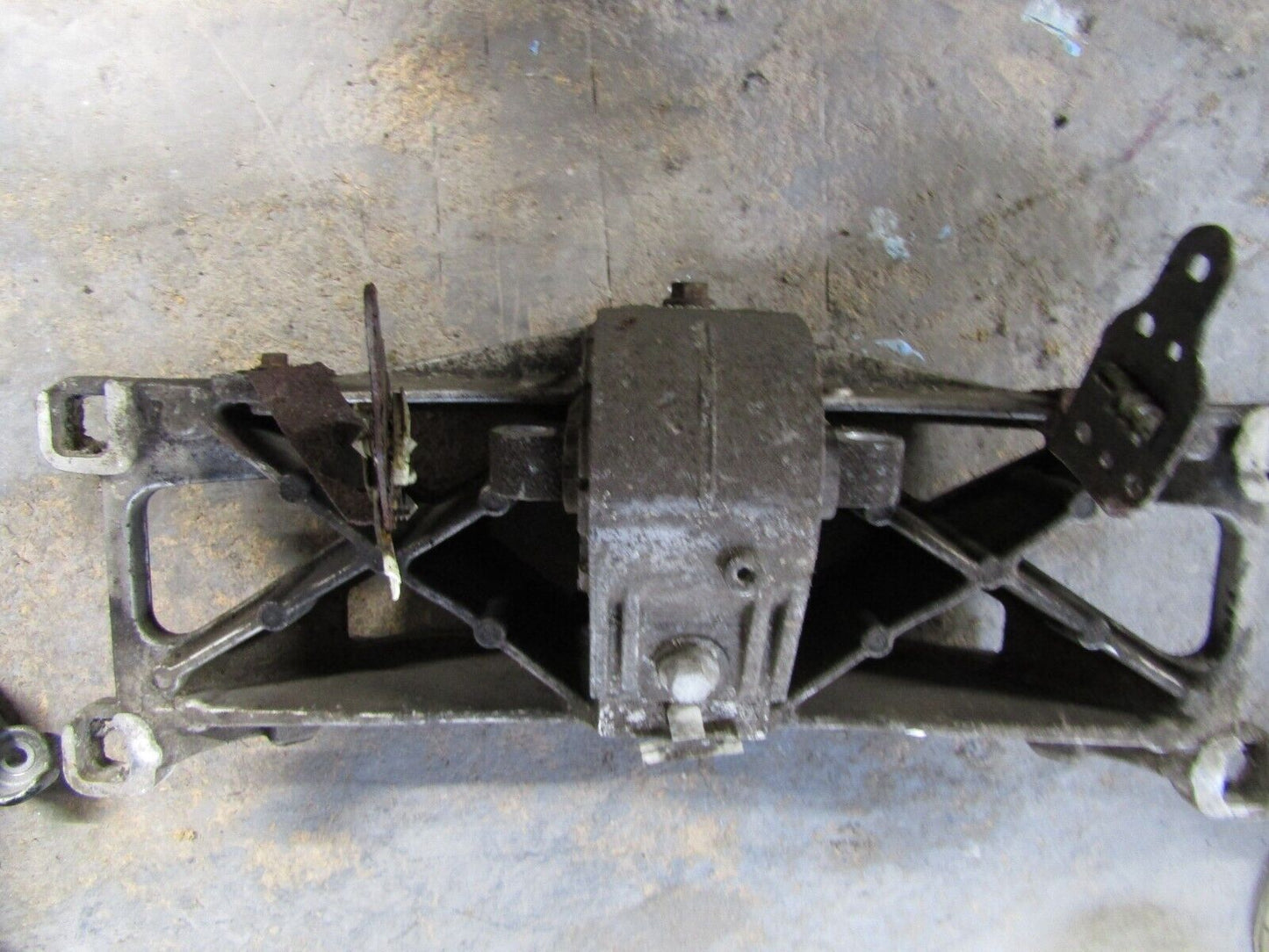 JAGUAR XF X250 3.0 D X250 5W93-5060-AB AUTOMATIC GEARBOX MOUNTING BRACKET