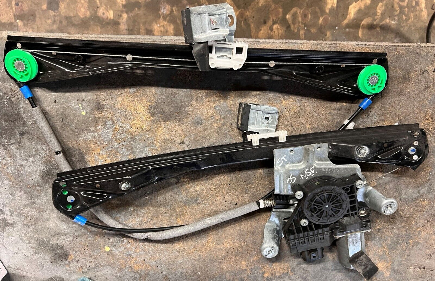 Jaguar S-Type N/S/F Passenger Front Window Regulator 2002-2007