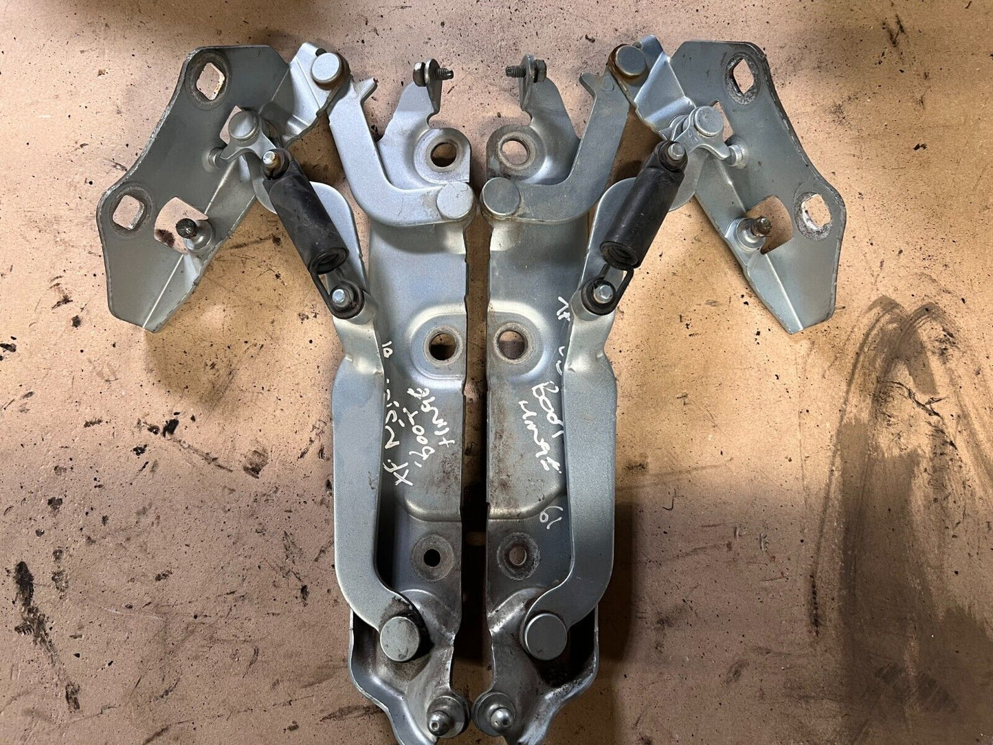 JAGUAR XF/XFR 2008-2015 BOOT LID HINGE PAIR (LIGHT BLUE/SILVER)