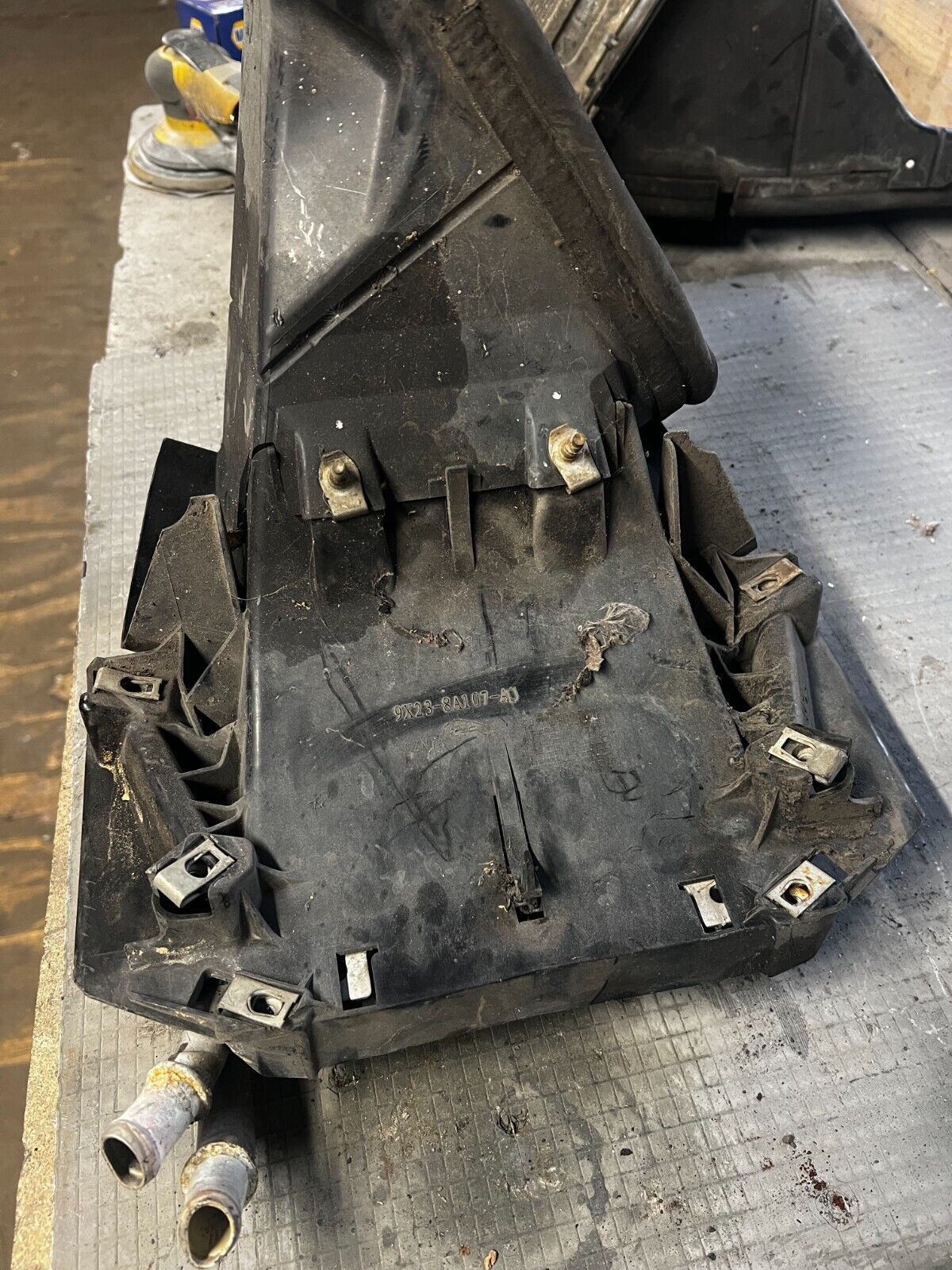 JAGUAR XF INTERCOOLER & AIR INTAKE DUCT RIGHT DRIVER SIDE 3.0 D 9X23-8A107-AD