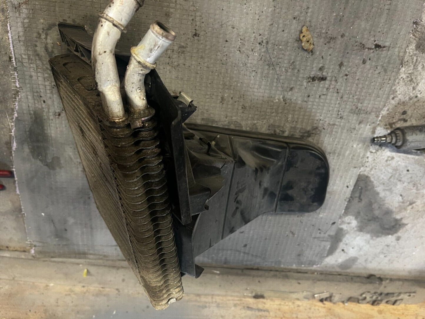 JAGUAR XF INTERCOOLER & AIR INTAKE DUCT PASSENGER LEFT SIDE 3.0 D 9X23-8A107-AD