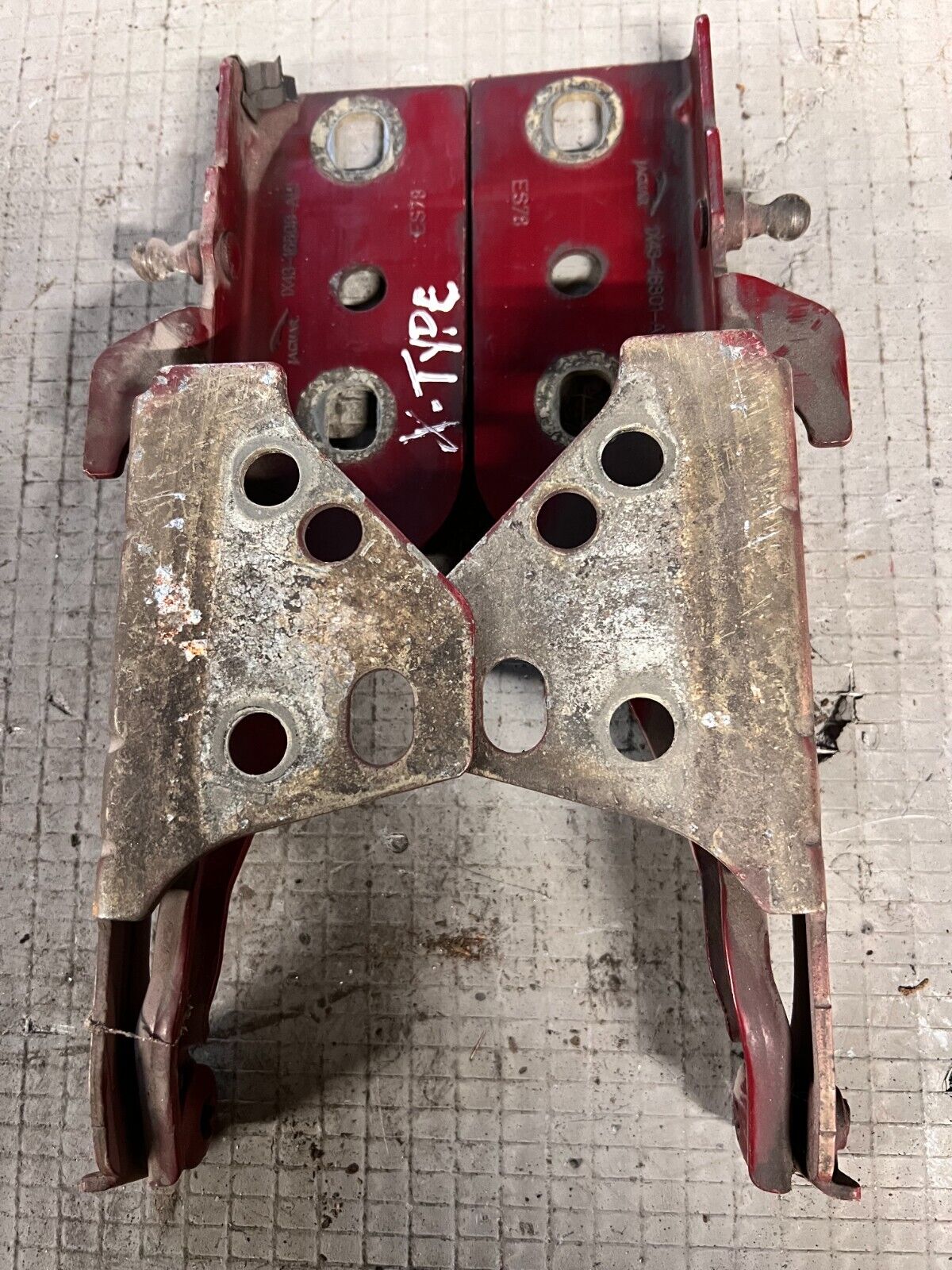 Jaguar X-Type 2004 front engine bonnet hood hinge set red CHB 1X43-16800-AH