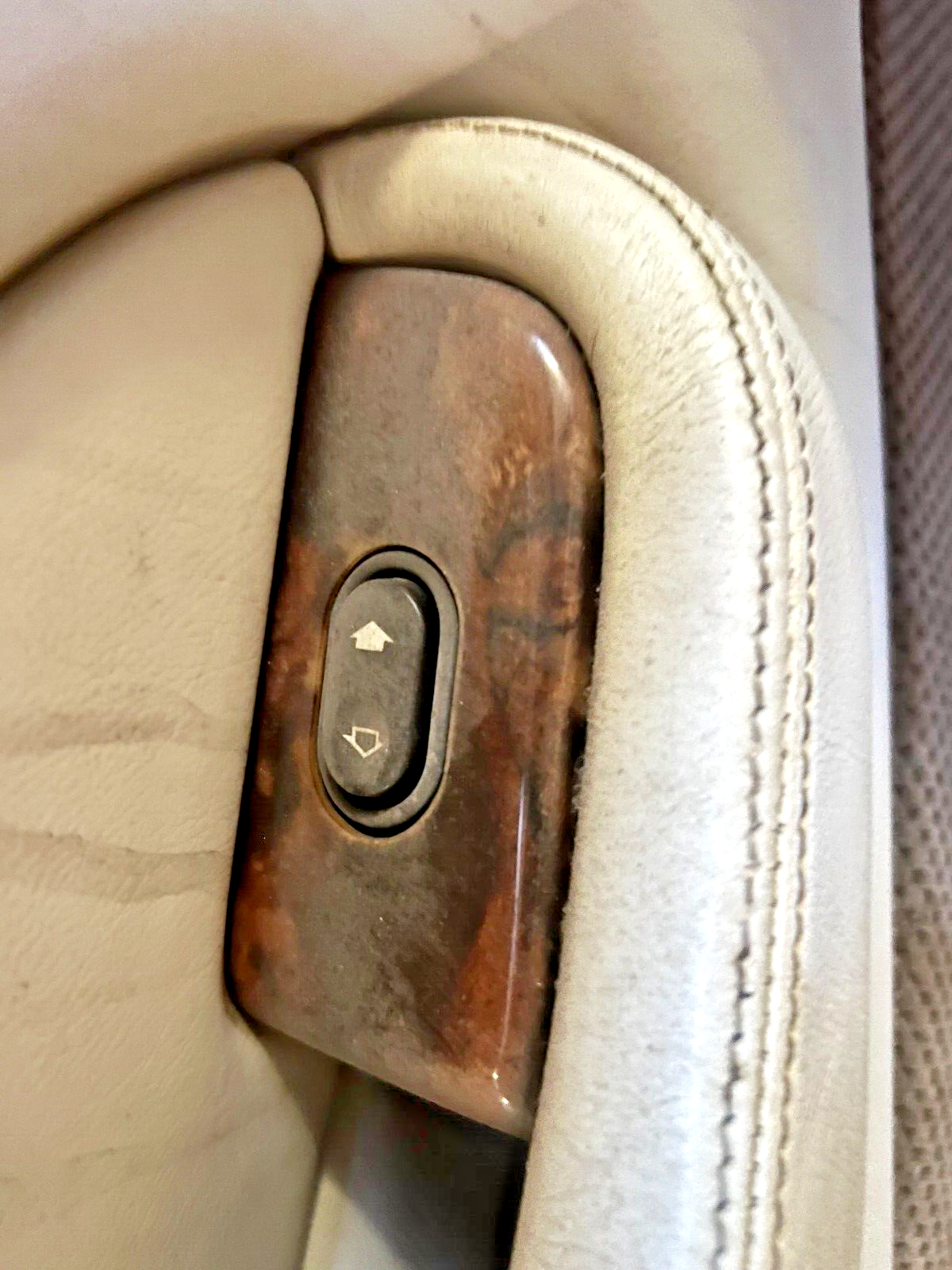 JAGUAR XK8 XKR X100 PASSENGERS SIDE DOOR WINDOW SWITCH /SURROUND