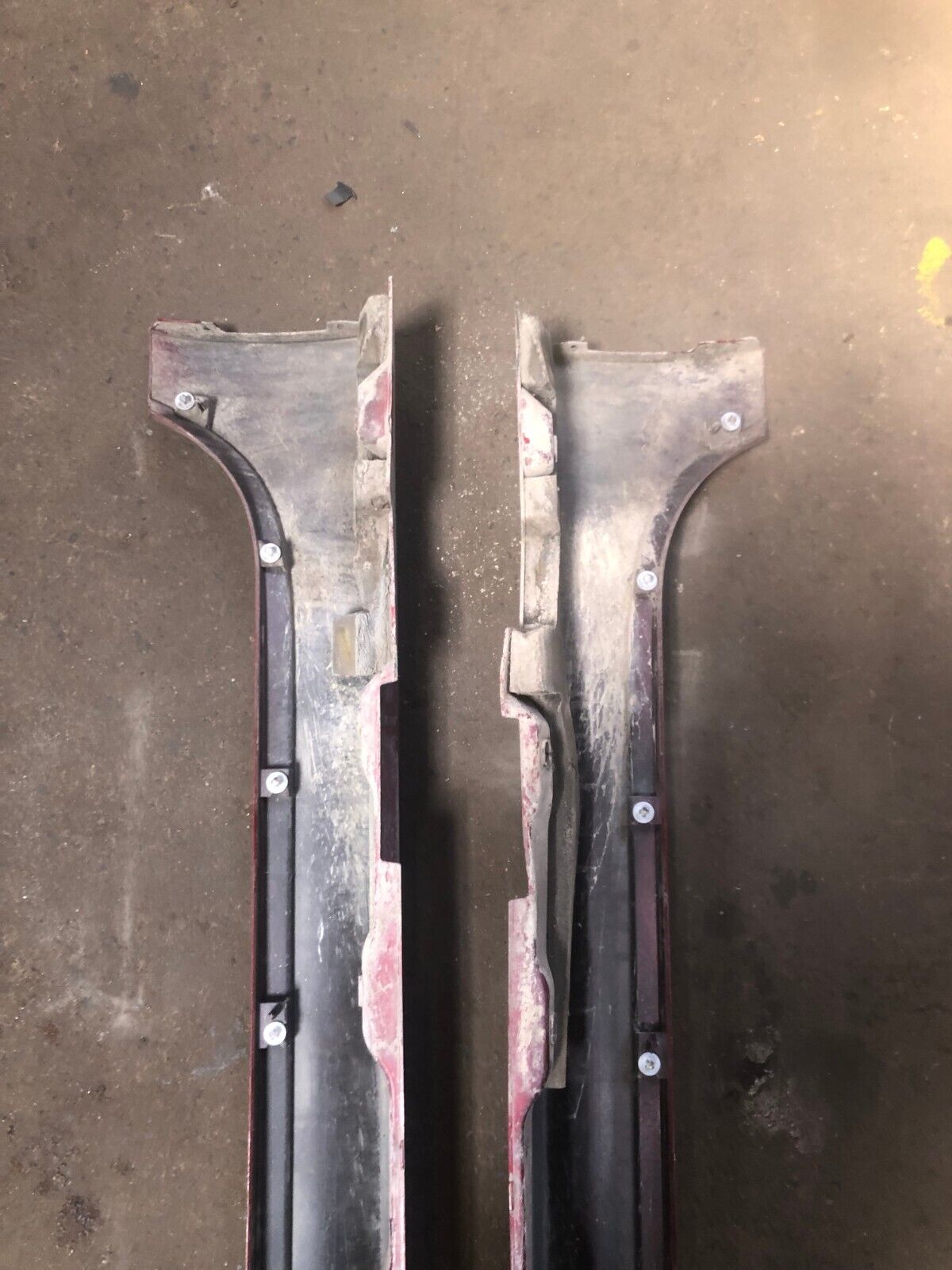 JAGUAR XF X250 SPORT SALOON LEFT/RIGHT SKIRT PAIR -RED