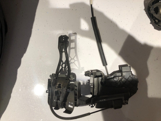 JAGUAR XF X250 O/S/F DRIVERS FRONT DOOR LATCH LOCK 8X23-203A28