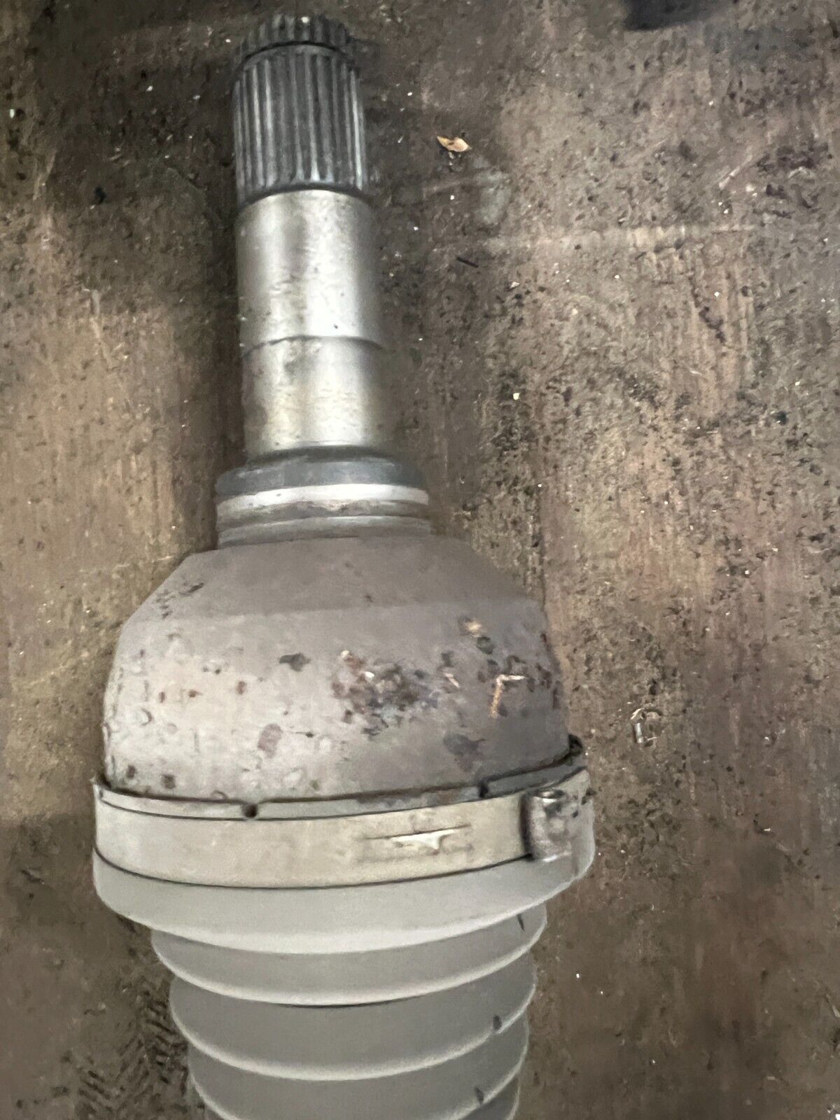 JAGUAR S-TYPE 2.7( 2002-04 )PASSENGERS REAR HUB AND DRIVESHAFT/BEARINGS