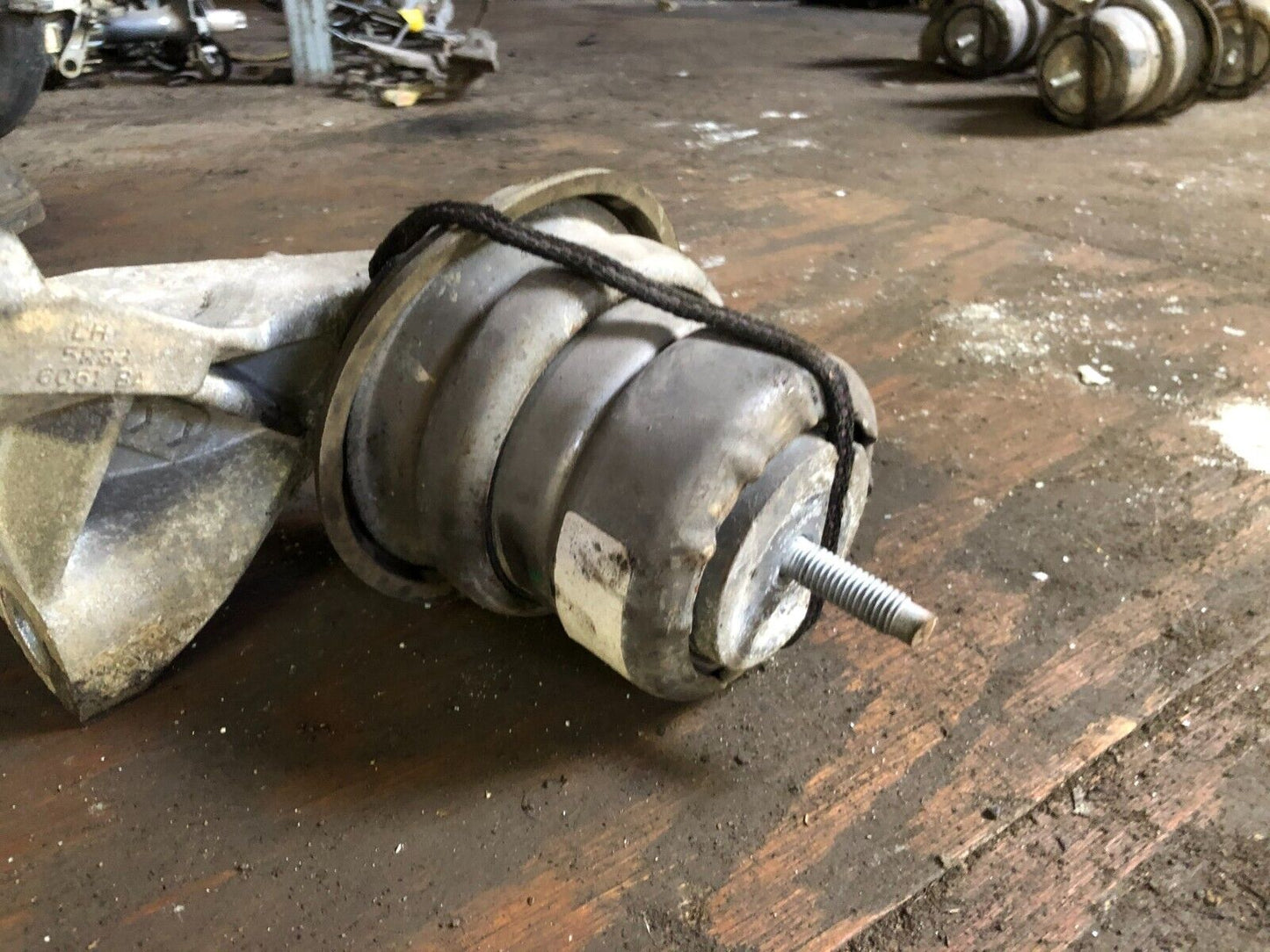 JAGUAR XF X250 3.0 ENGINE MOUNT & BRACKET-PASSENGER LEFT N/S