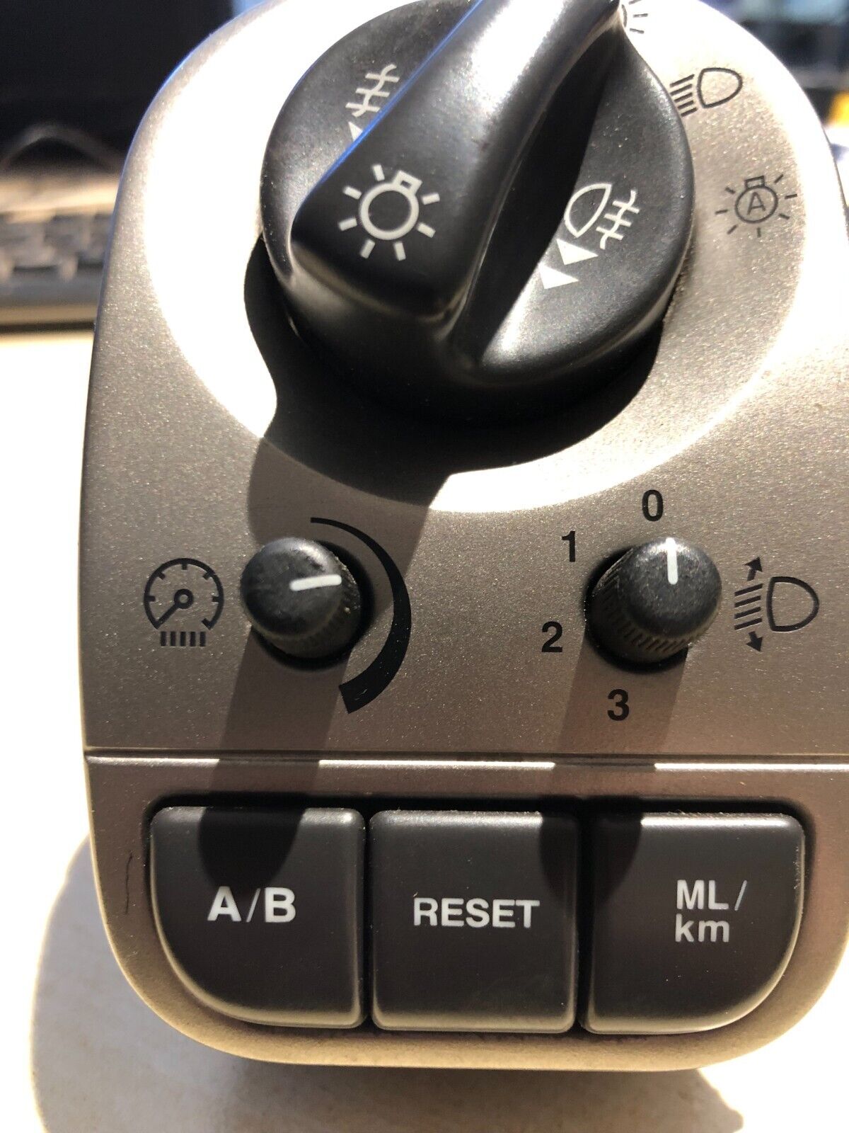 JAGUAR X TYPE HEADLIGHT SWITCH SILVER (WITH ODOMETER AND AUTO LIGHTS) 9X43 11654 EA