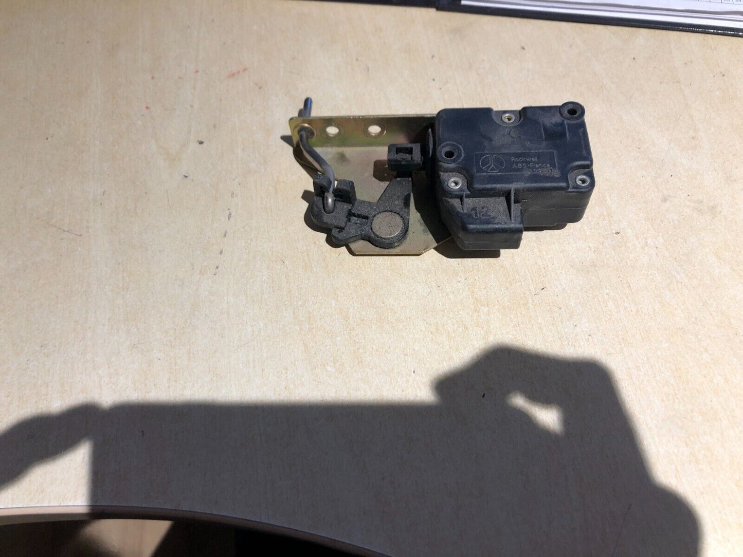 Jaguar XJ Petrol Fuel tank cap lock