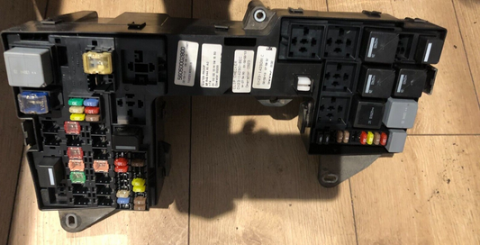 JAGUAR XF X250 3.0 ENGINE BAY FUSE BOX 8X2T14A003A