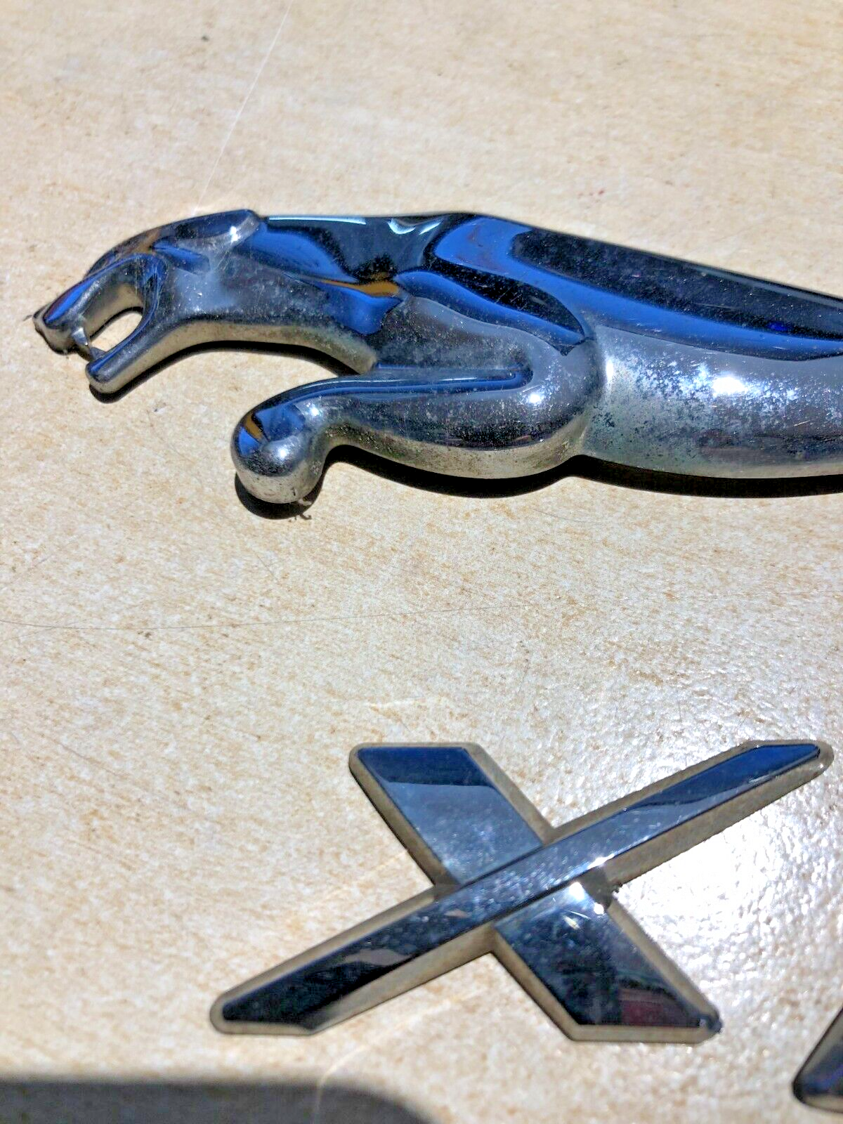 JAGUAR XF REAR TAILGATE CHROME LEAPER/XF LETTERS BADGE SET