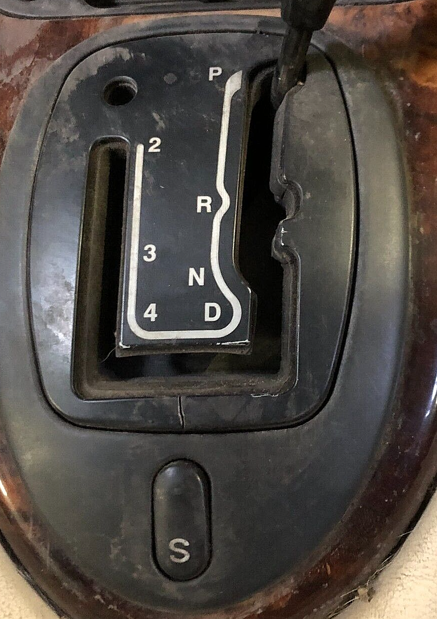 JAGUAR XK8 X100 4.0 PETROL COUPE AUTOMATIC GEARSHIFT SELECTOR/GAITER SURROUND