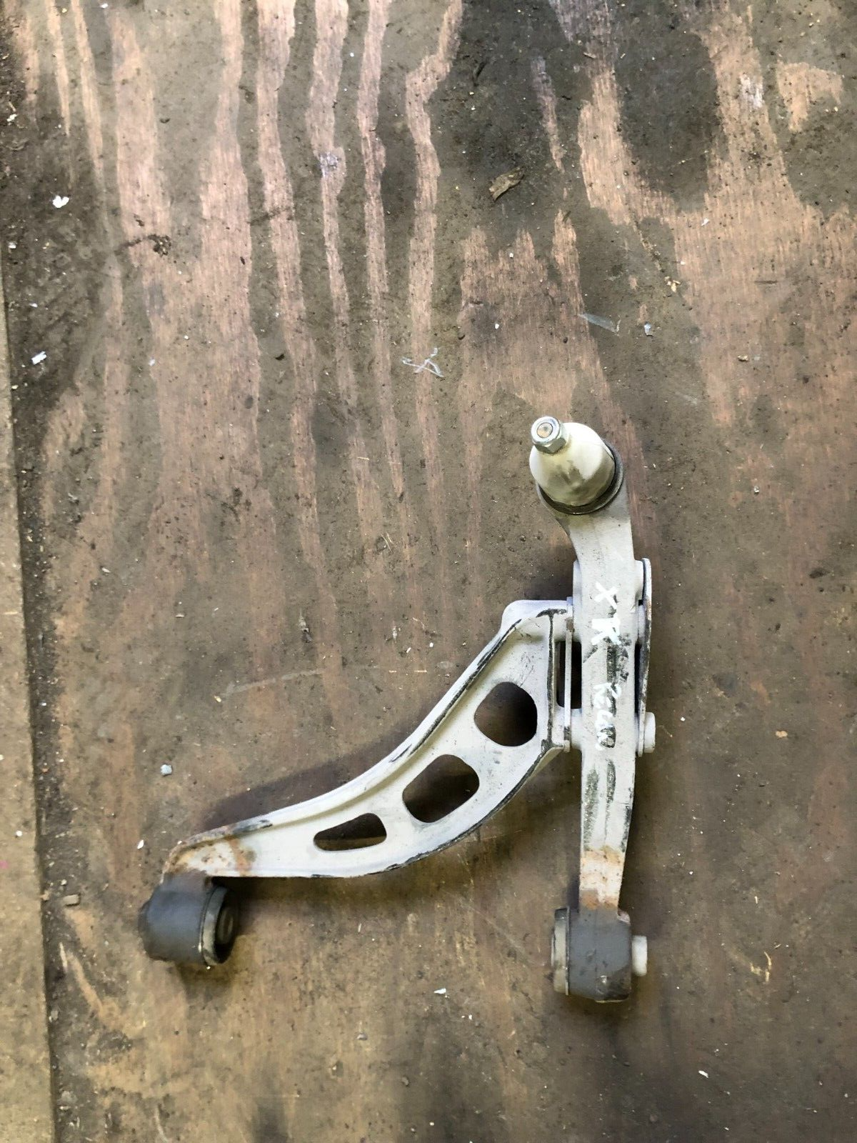 Jaguar XK8 XKR 1996-2006 FRONT RIGHT LOWER LATERAL WISHBONE ARM + BALL JOINT