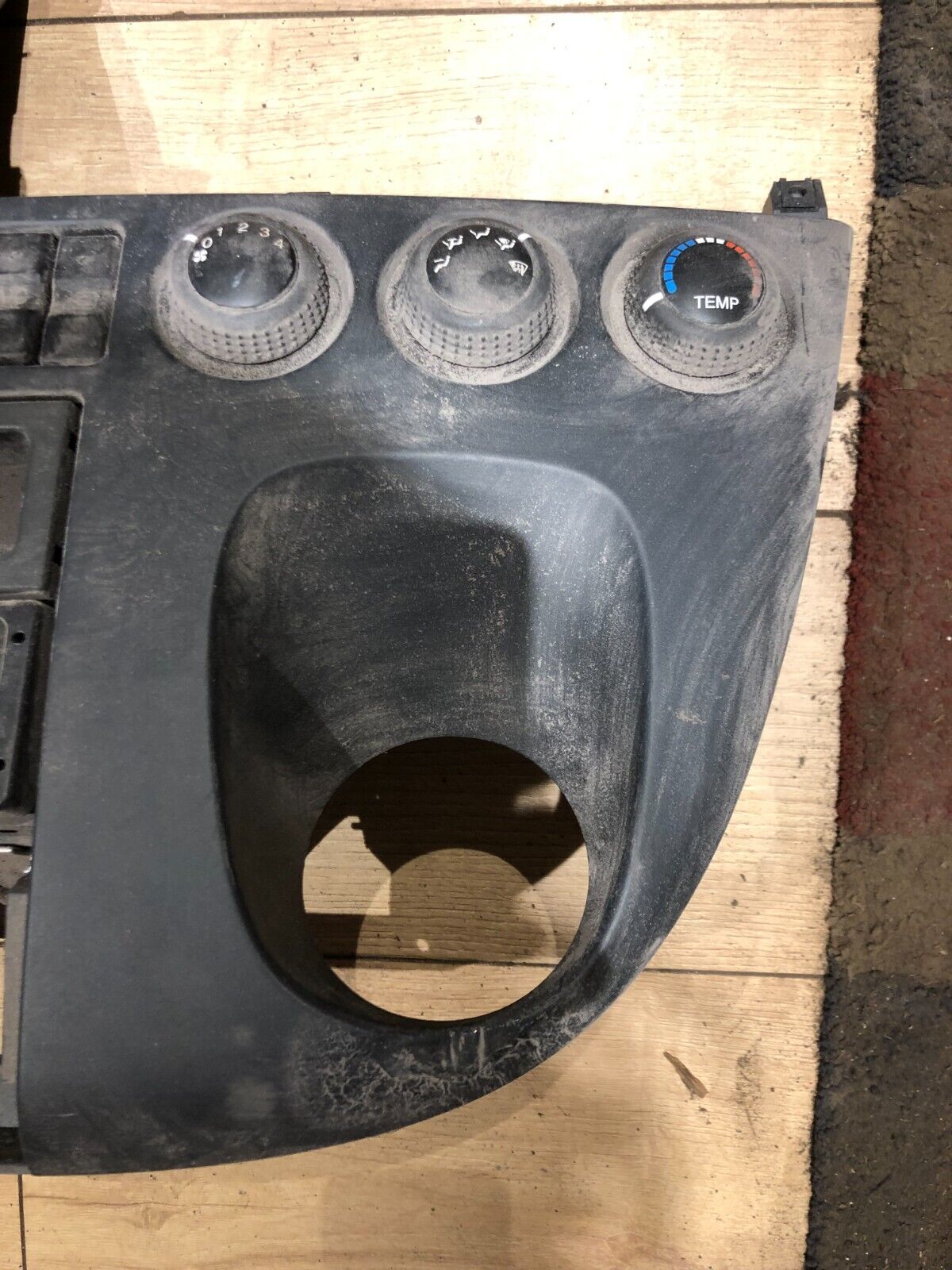 LDV Maxus -V80 Dash Surround/Radio/Climate Control/Cup Holder Tray Console