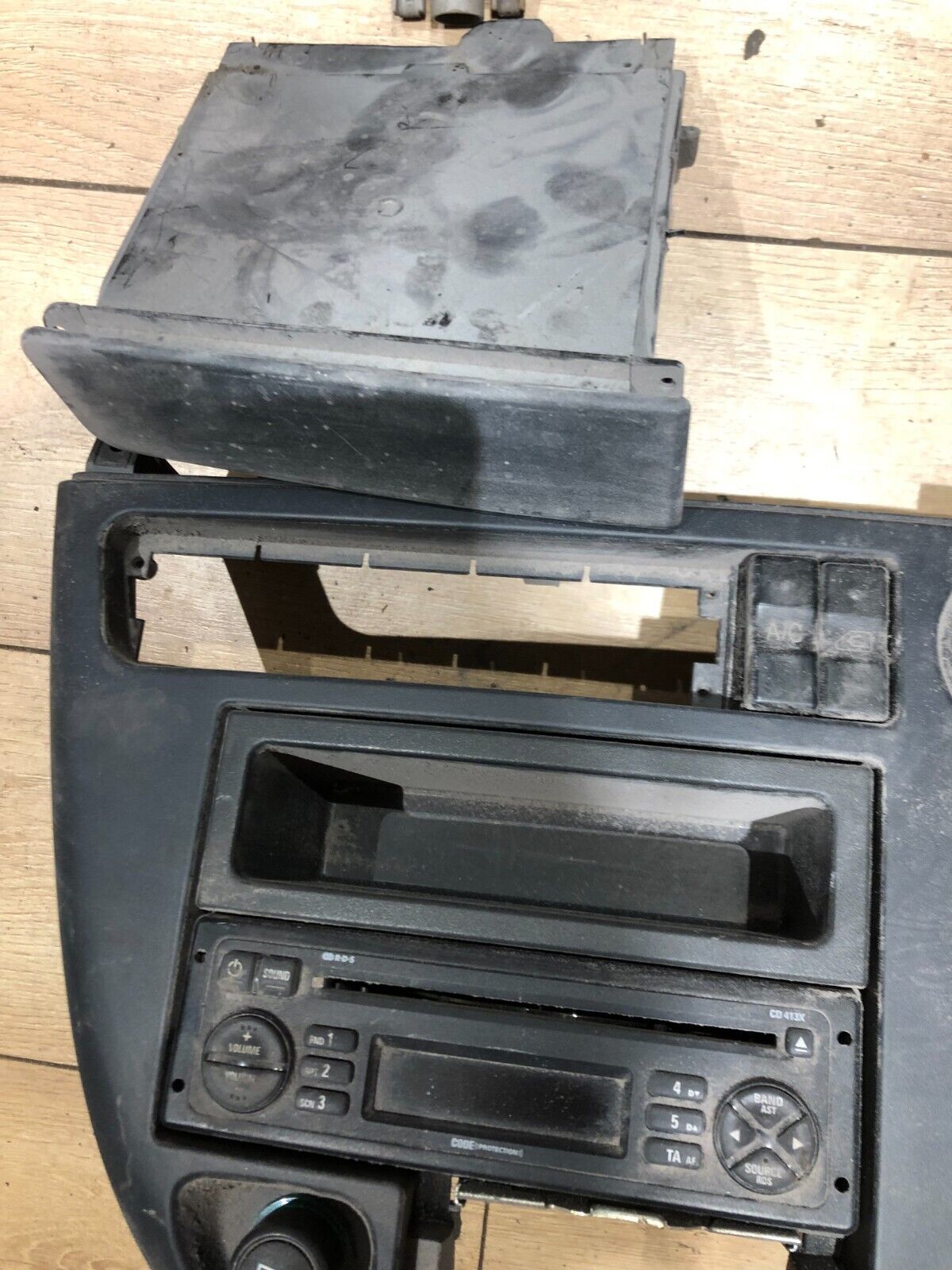 LDV Maxus -V80 Dash Surround/Radio/Climate Control/Cup Holder Tray Console