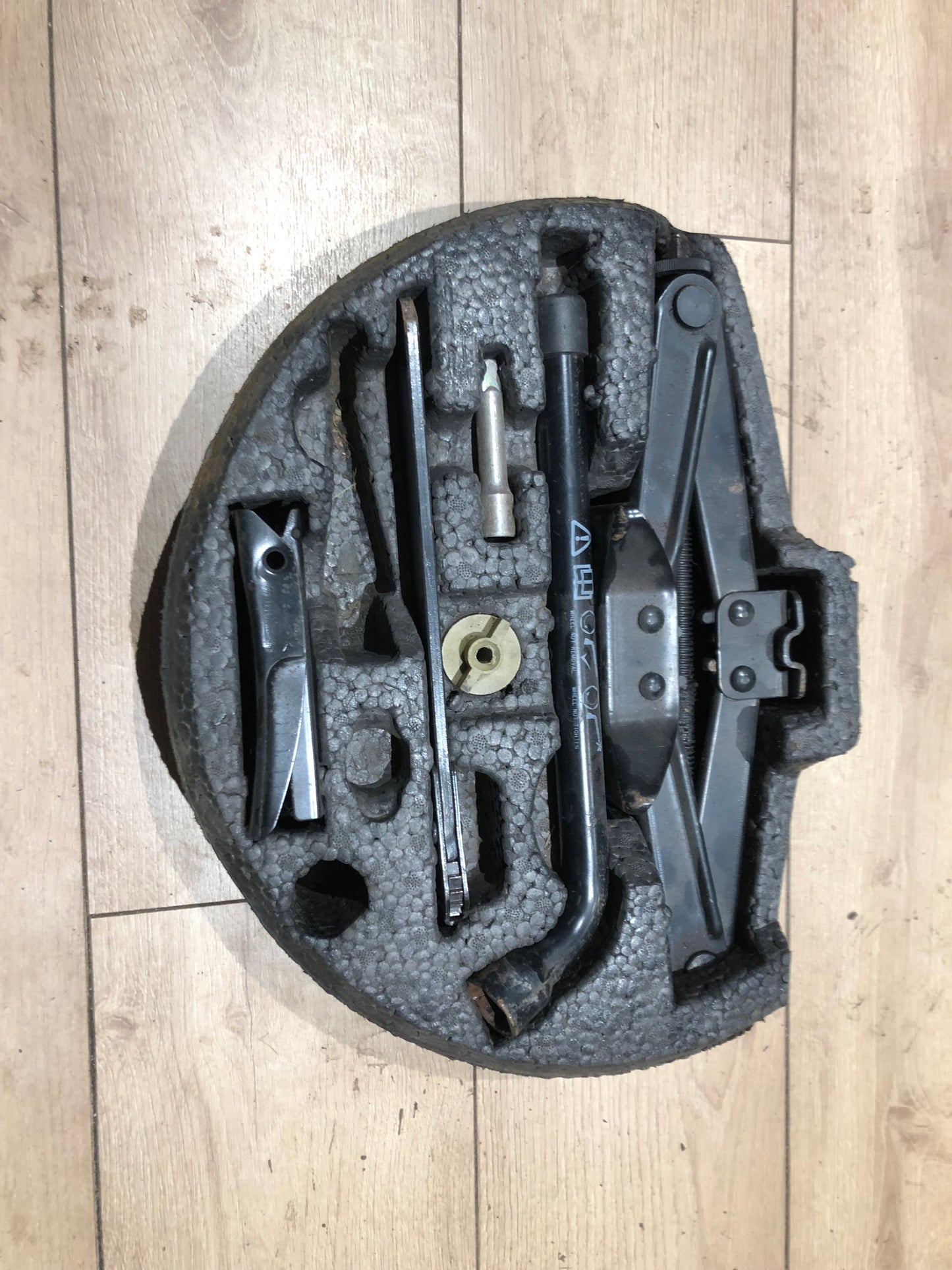 JAGUAR XK8 XKR 1996-2006 JACK KIT / SPARE WHEEL TOOL KIT