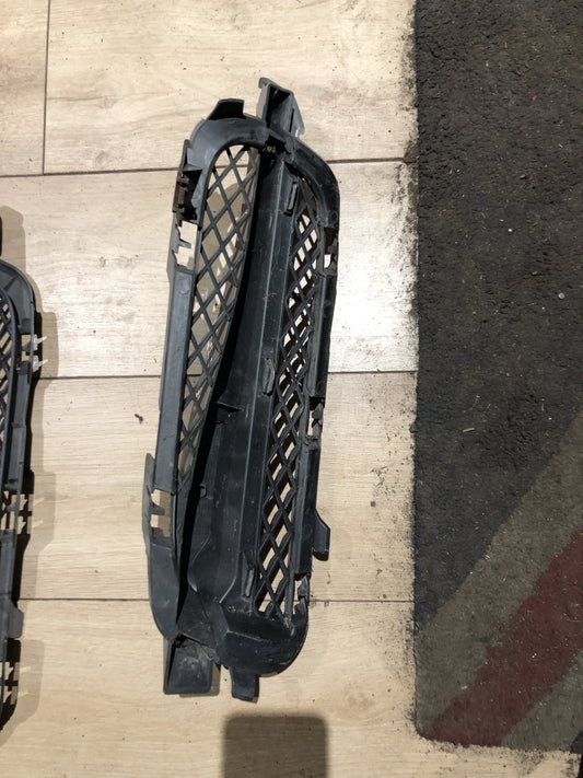 Jaguar XF X250 2008-2011 FRONT RIGHT BUMPER AIR DUCT GRILLE INSERT