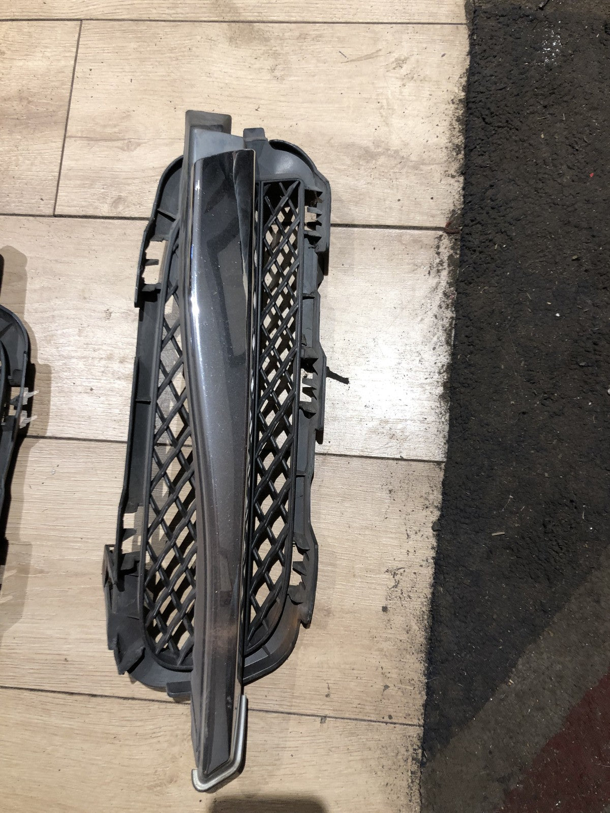 Jaguar XF X250 2008-2011 FRONT RIGHT BUMPER AIR DUCT GRILLE INSERT
