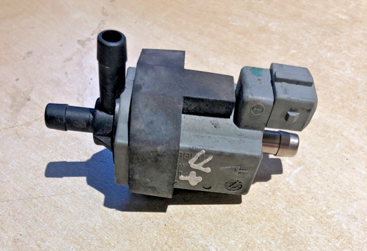 JAGUAR XF / XJ X351 3.0D 2009-2015 BREATHER SYSTEM VACUUM VALVE