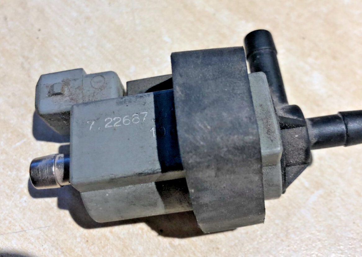 JAGUAR XF / XJ X351 3.0D 2009-2015 BREATHER SYSTEM VACUUM VALVE