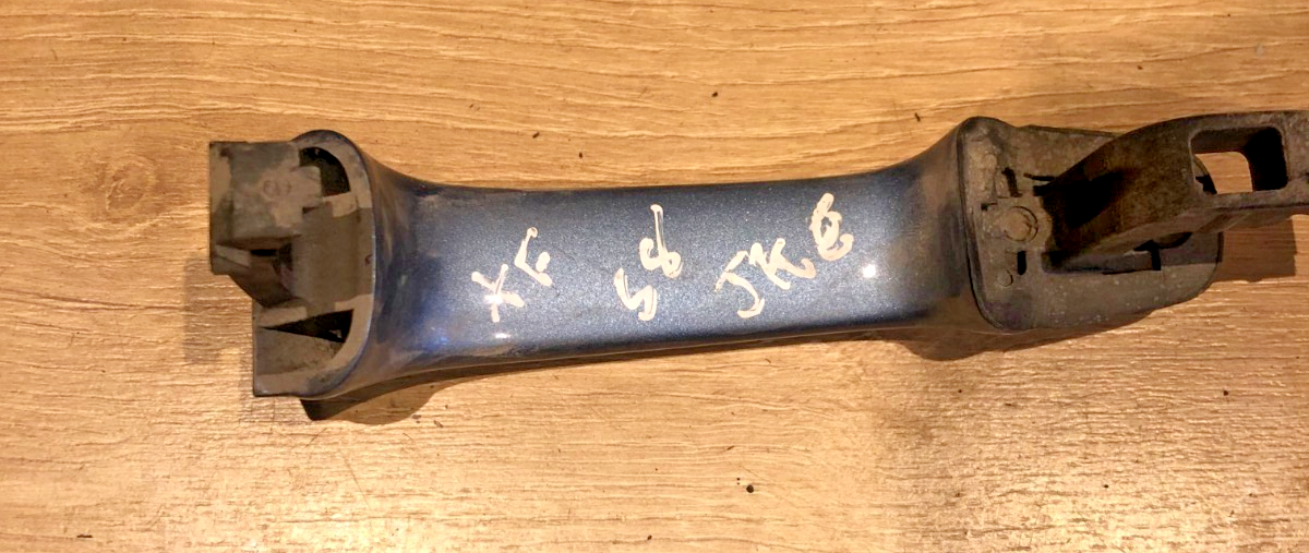 JAGUAR XF X250 DOOR HANDLE LIGHT BLUE (JKE)
