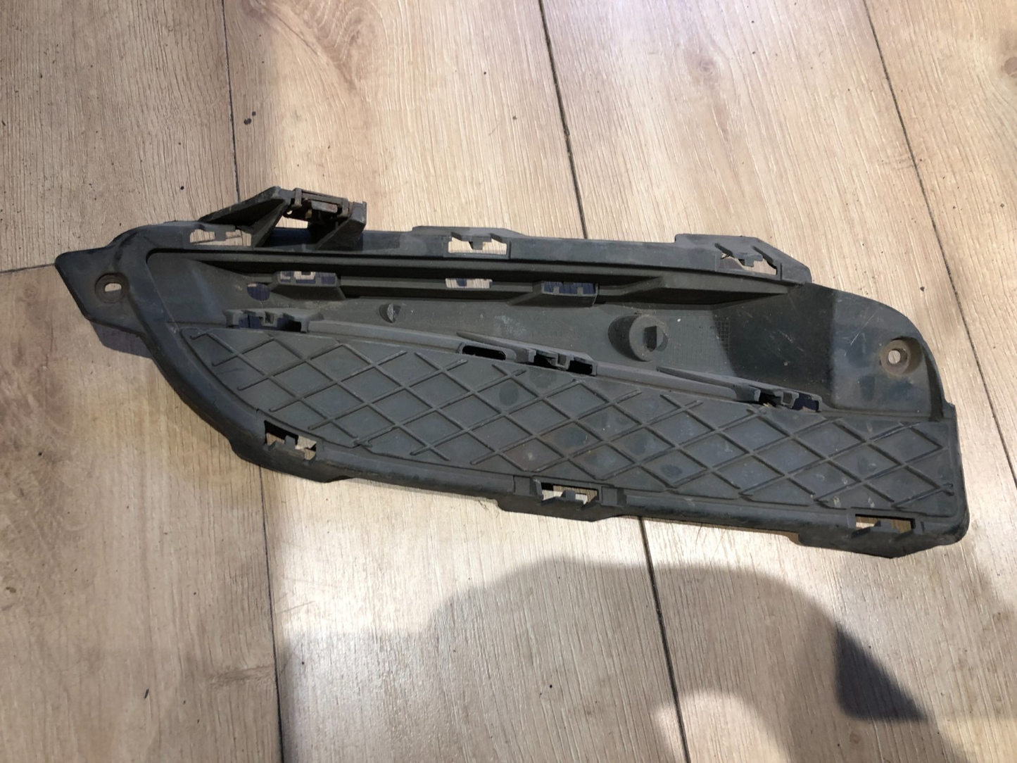 Jaguar XF X250 LEFT FRONT BUMPER LOWER AIR DUCT GRILLE (CLOSED MESH)