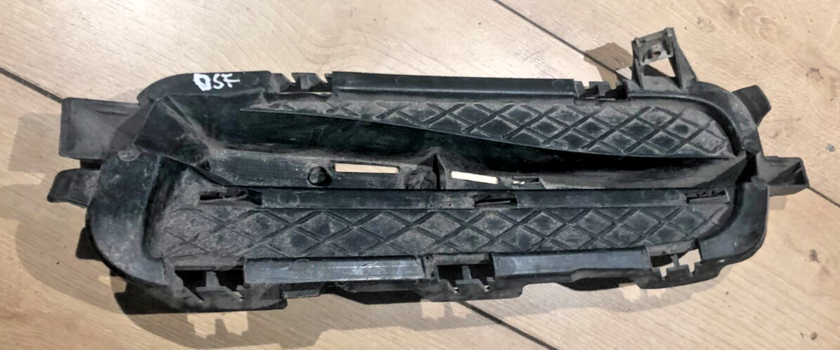JAGUAR XF X250 RIGHT BUMPER LOWER GRILLE (OPEN MESH)