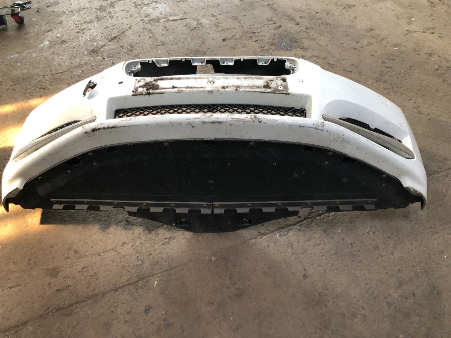 JAGUAR XF X250 FACELIFT FRONT BUMPER WHITE