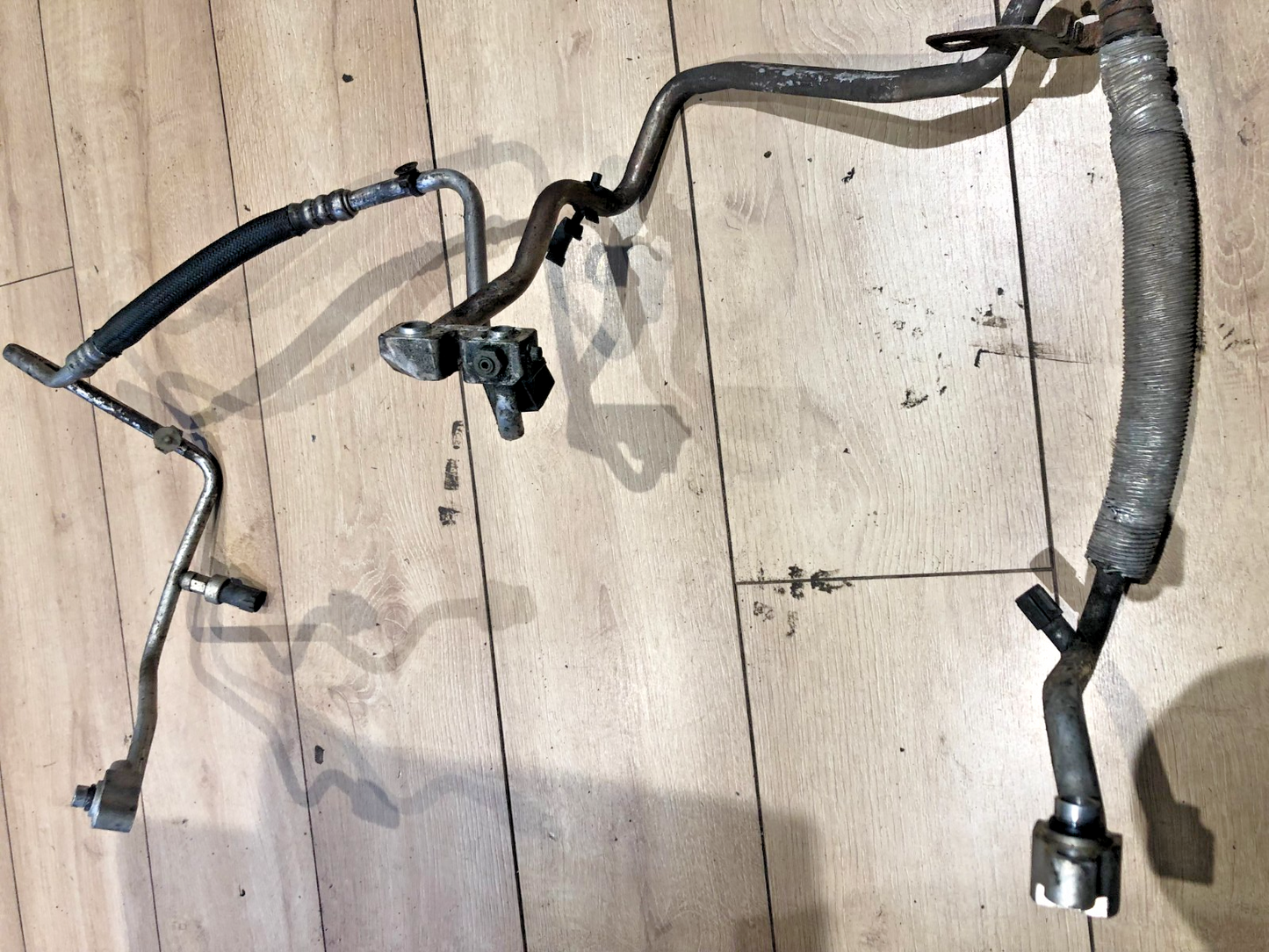 JAGUAR S-TYPE 2.7 D AIR CON PIPE ASSEMBLY