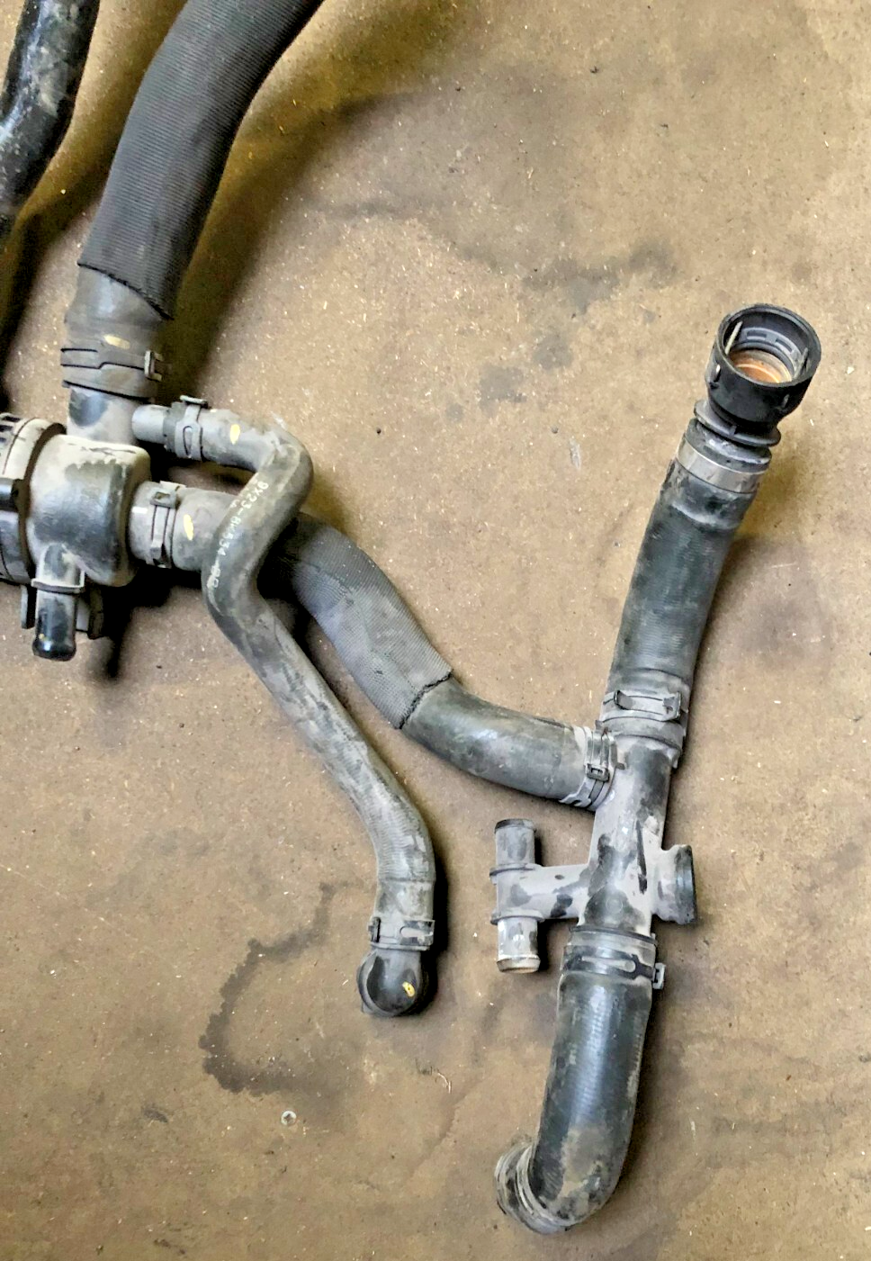 Jaguar XF X250 2011-2015 3.0 D Engine Thermostat & Coolant Pipes Hoses /Water Coolant Flange Pipe