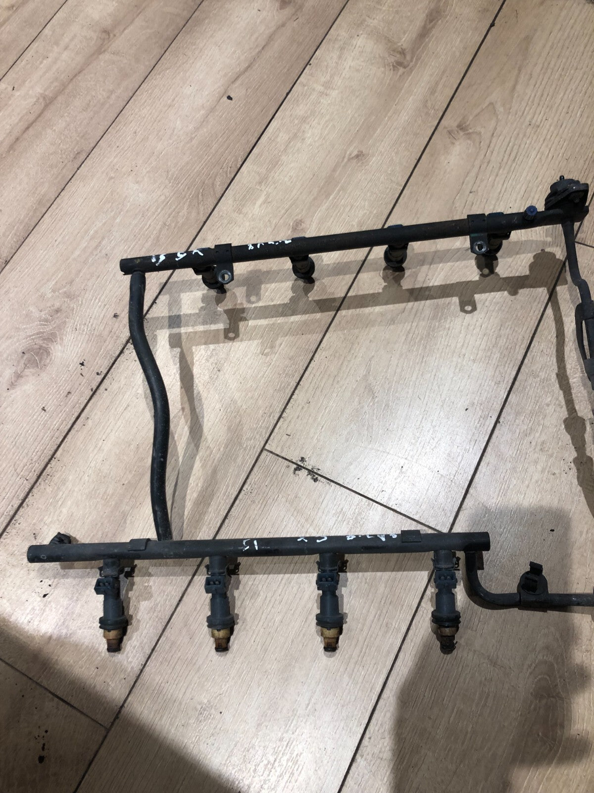 Jaguar XJ8 / XK8 1998-2002 3.2 / 4.0 V8 FUEL RAIL INJECTOR ASSEMBLY -