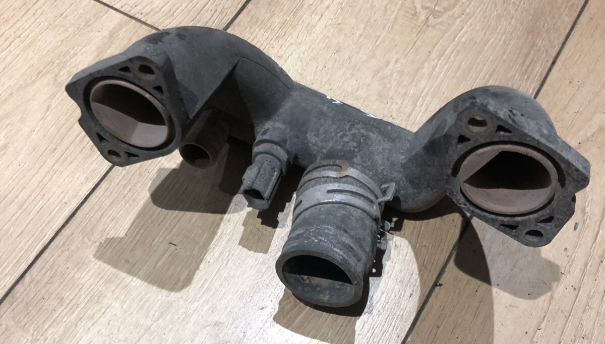 Jaguar XJ X308 2001 Engine water coolant pipe hose 96JV8A504BD