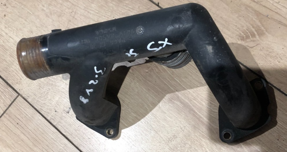 Jaguar XJ X308 2001 Engine water coolant pipe hose 96JV8A504BD