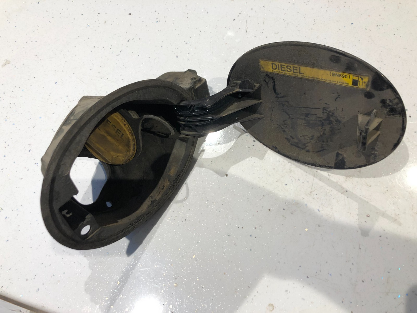 Jaguar X-Type 2001-2010 (Saloon models )FUEL FLAP DOOR
