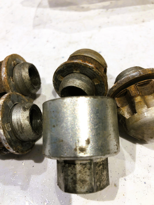JAGUAR LOCKING WHEEL NUT SET code B- XF /XJ /XK /XE /X,F,S-Type