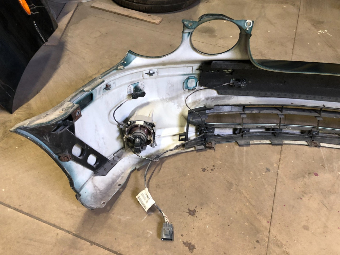 JAGUAR X-TYPE 2003-09 GREEN FRONT BUMPER PRE-FACELIFT