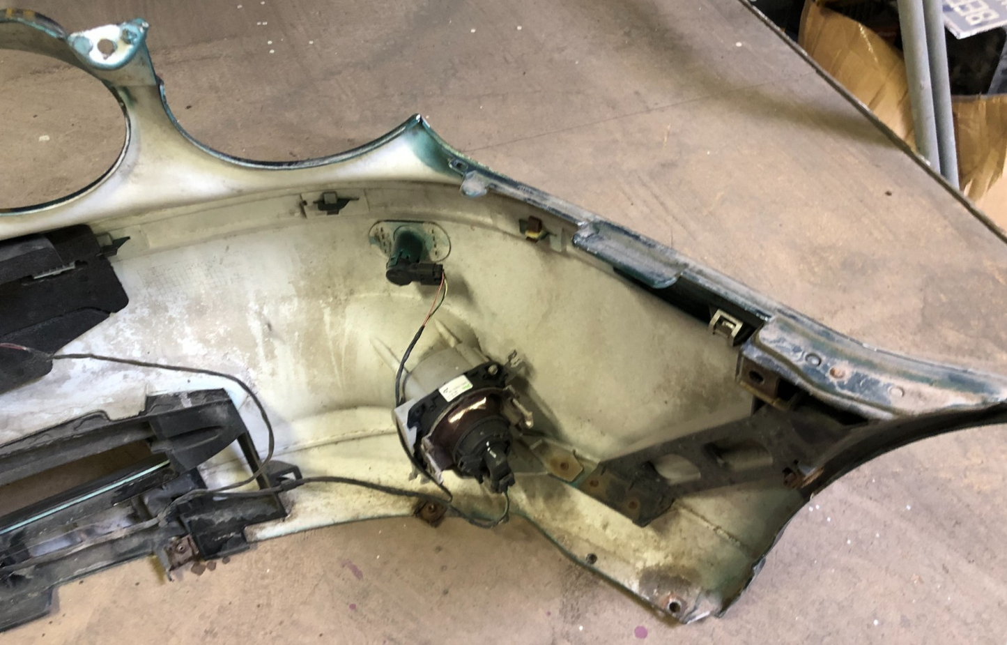 JAGUAR X-TYPE 2003-09 GREEN FRONT BUMPER PRE-FACELIFT