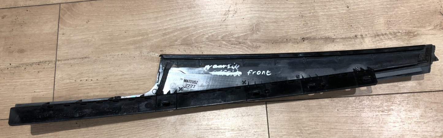 Jaguar XF X250 2011 Left front front door glass trim 8X23-F20555-AD