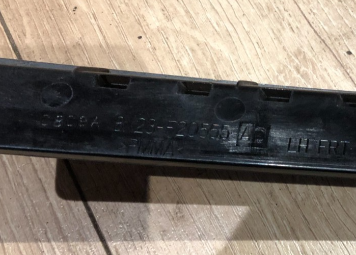 Jaguar XF X250 2011 Left front front door glass trim 8X23-F20555-AD