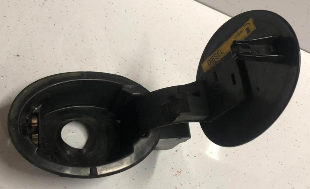 Jaguar S-Type FUEL FLAP DOOR /FILLER BOWLNO FUEL CAP BLACK