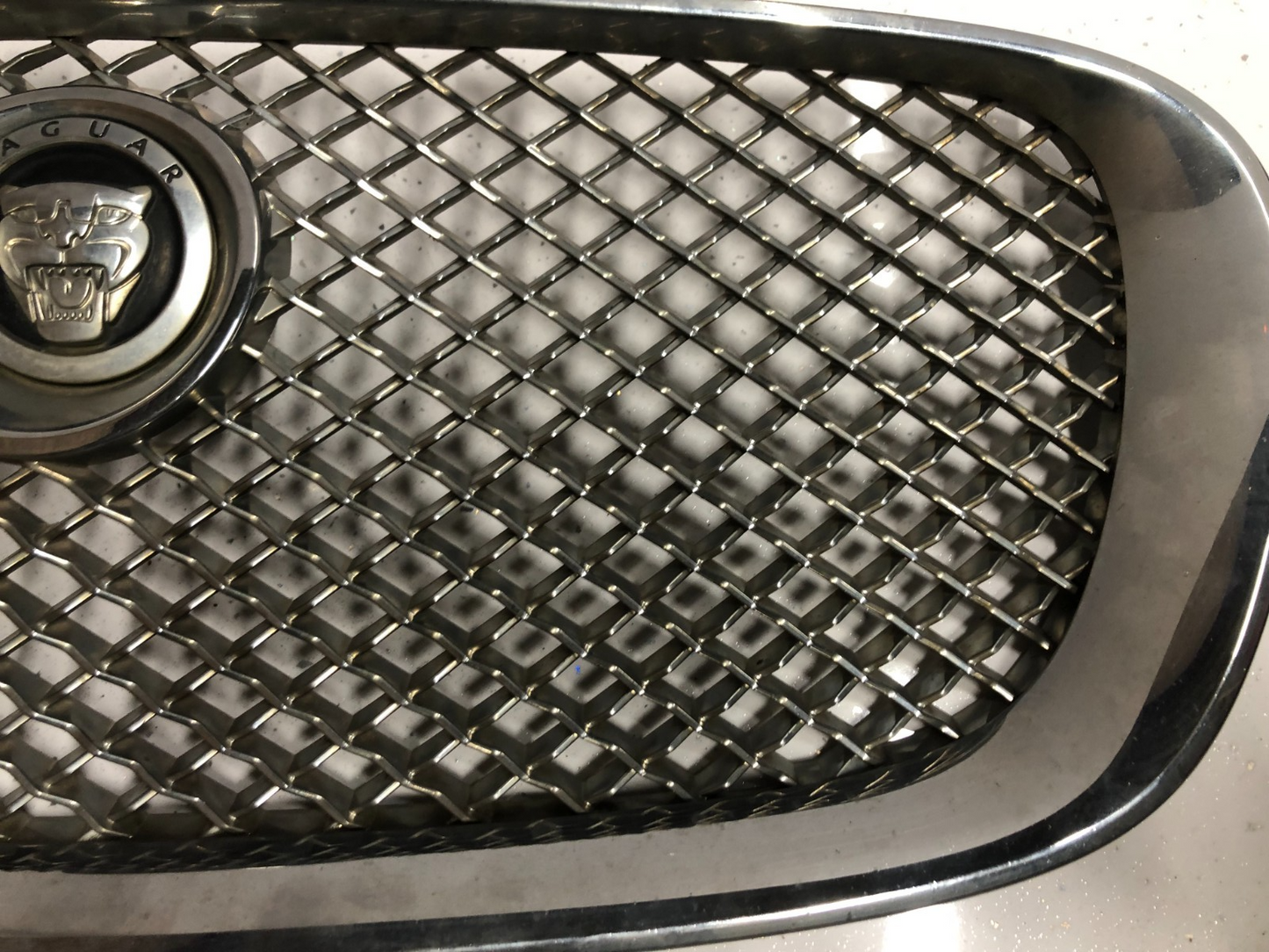 JAGUAR XF 2008-2011 CHROME MESH GRILLE WITH CHROME SURROUND 8X23-8A100