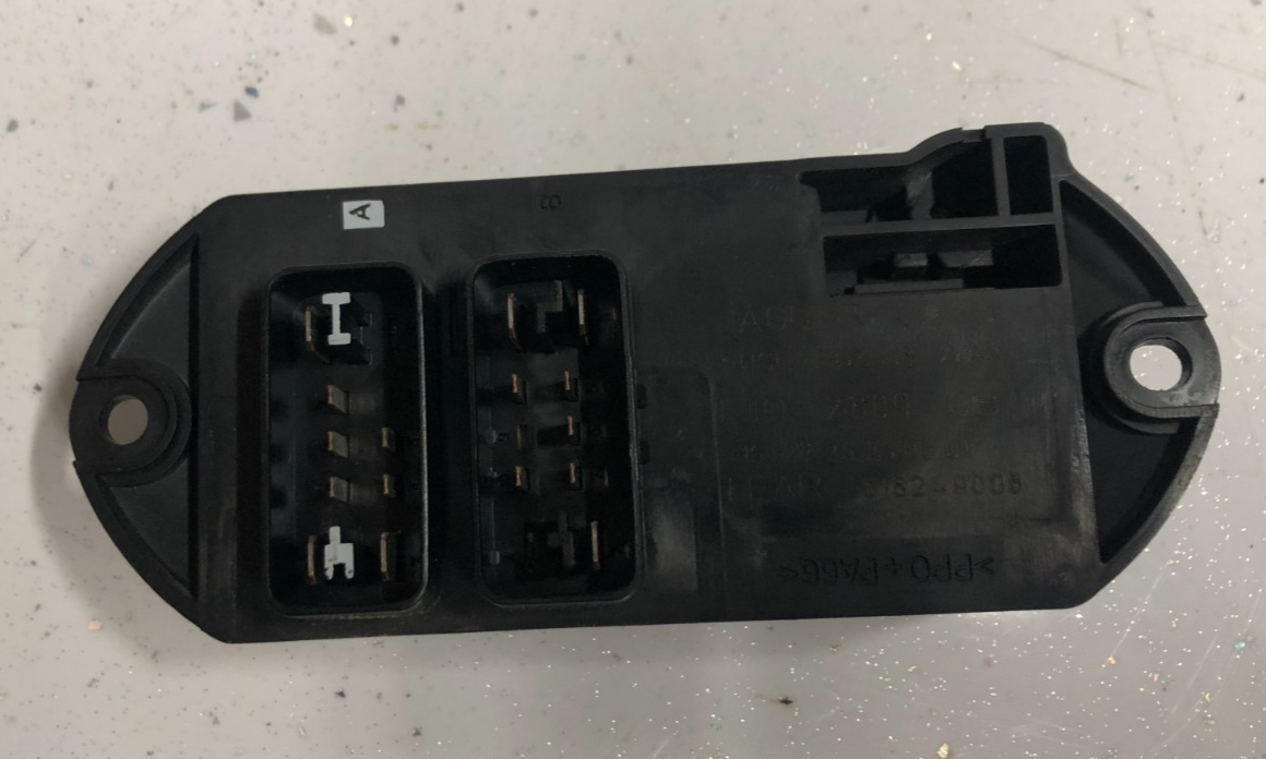 JAGUAR XK8 XKR 2000-2002 ENGINE BAY SMALL FUSEBOX LJD2800CB